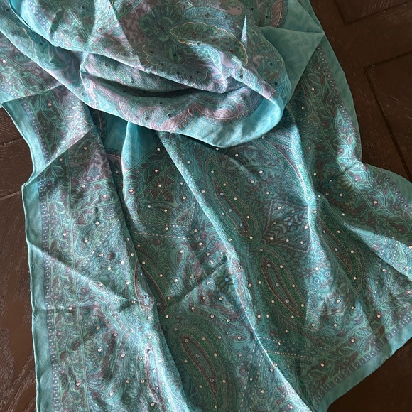 Beautiful 100% Silk Scarf made in India - Picture 1 of 6